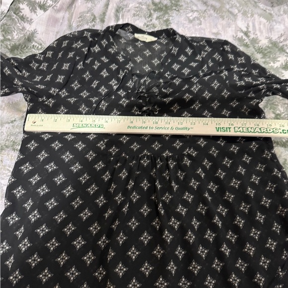 Hollister brand Chic Black and White Tie Front Blouse with Long Sleeves - Picture 6 of 8